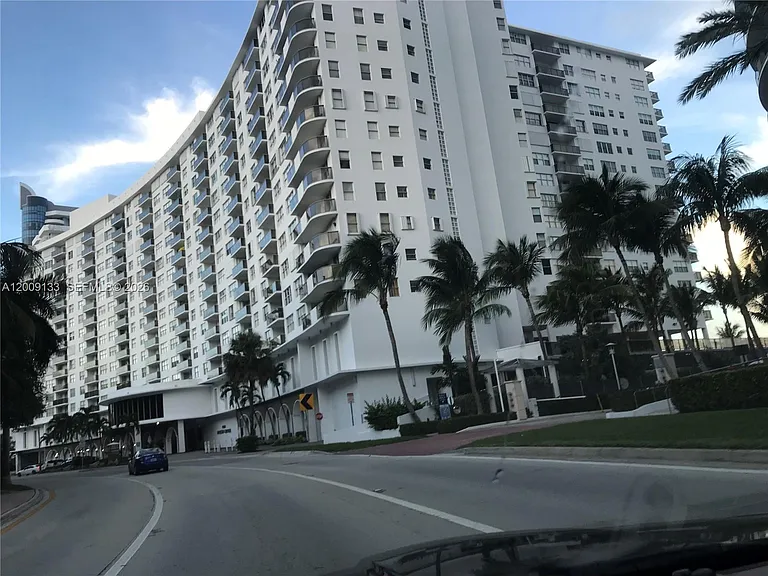 6039 Collins Ave #1510 — Photo 17