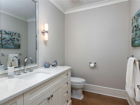 2616 Queenswood Ln, Saanich, BC V8N 1X5