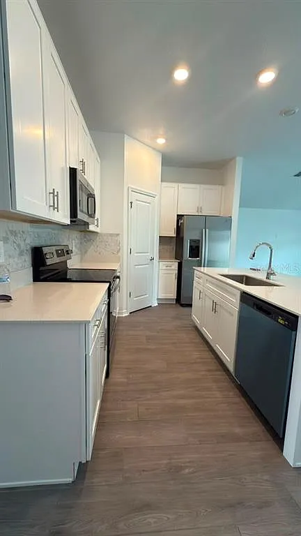 3 bed, 2.0 bath, 1555 sqft, $2,100 — Photo 4