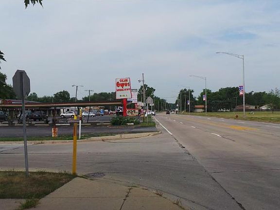 2nd image of 146 W Sauk Trl