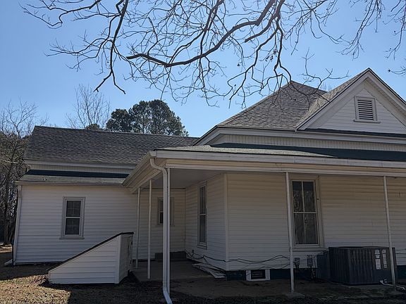 3rd image of 411 Latham Ln