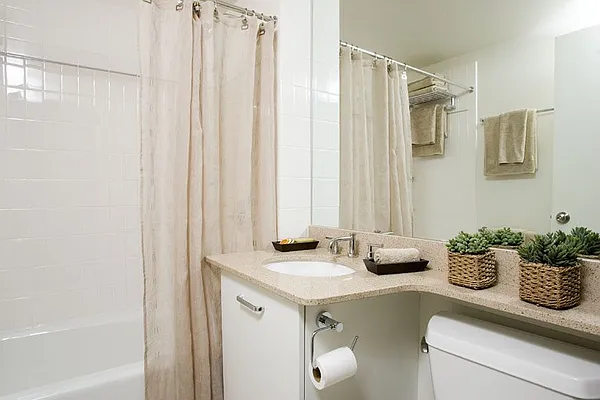 Rented by The Durst Organization | media 35