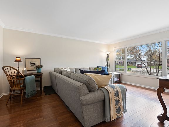 5th image of 6624 Blackstone Dr