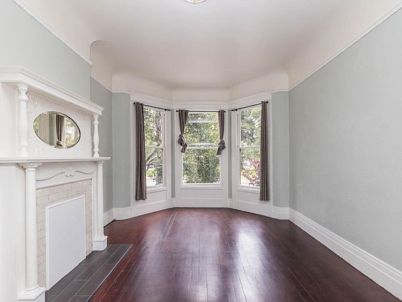 3rd image of 2019 Oak St #2019