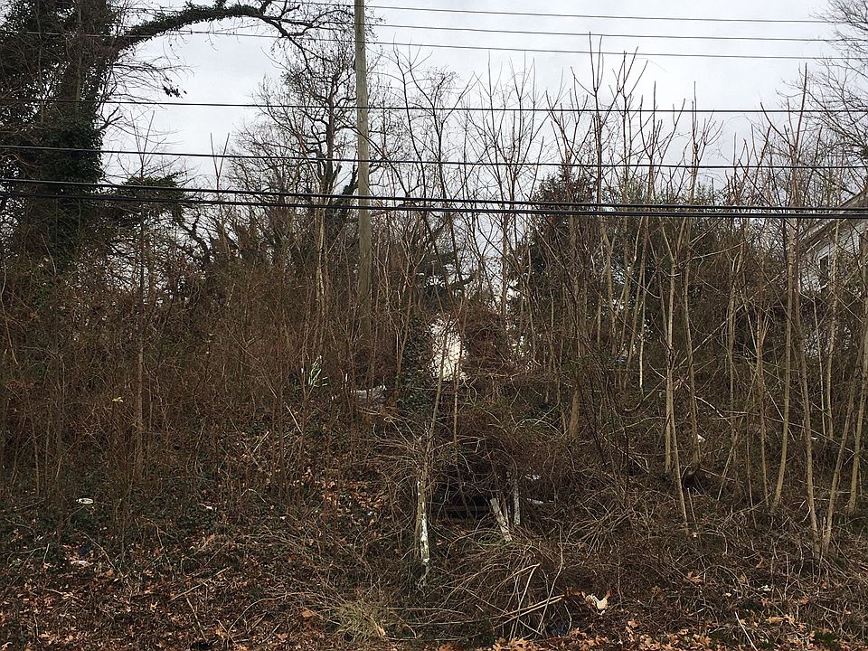 2nd image of 1701 Magnolia St
