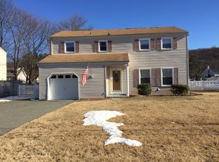 14 Lakeshore Dr, Mine Hill, NJ 07803