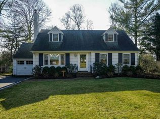15 Wood Ln, Locust Valley, NY 11560