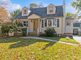 90 Raymond St, Edison, NJ 08817