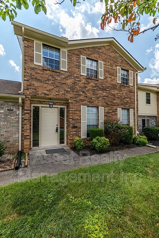 3 bed, 2.5 bath, 1680 sqft, $2,295 — Photo 2