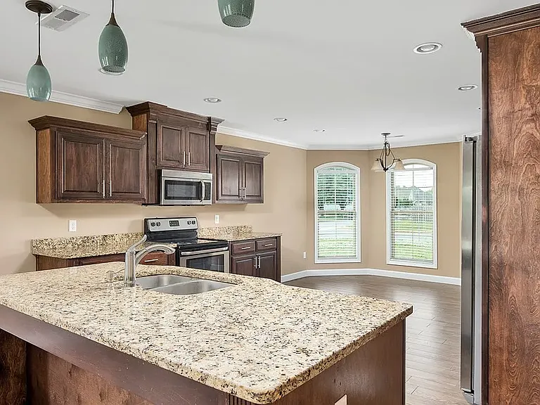 100 Kamarie Ln — Photo 8