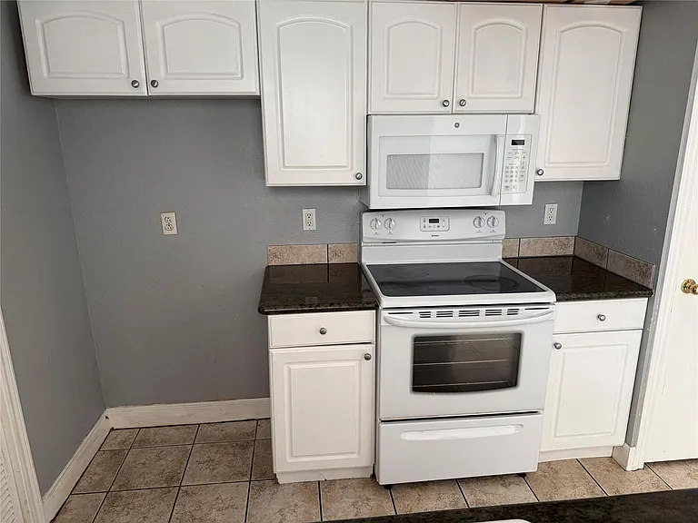 18101 Heritage Ln #8101 — Photo 5