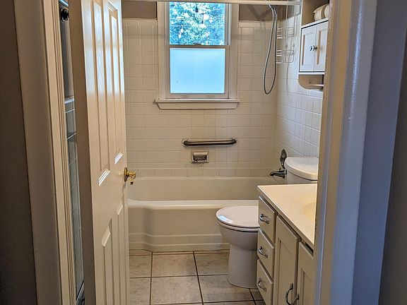 5th image of 2873 Belaire Cir