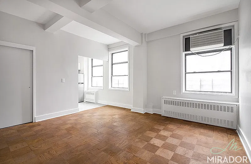 132 East 45th Street — Photo 1
