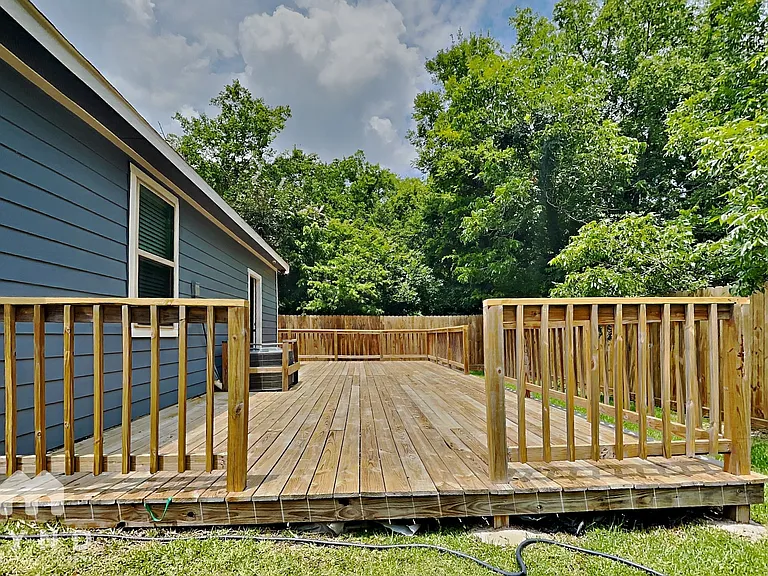 7813 Hanna St — Photo 14