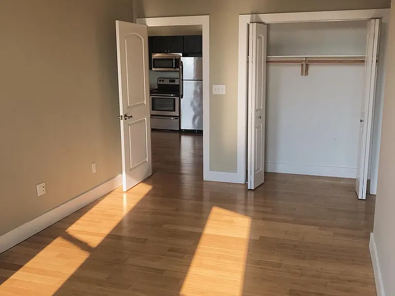 2733 Woodburn Ave #303 — Photo 9
