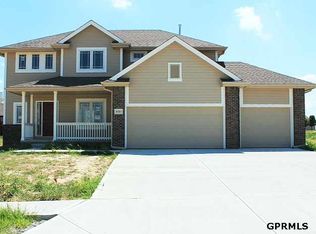 21325 Castle Rock Ln, Gretna, NE 68028