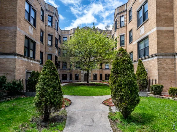 8100-8114 S Essex Ave Chicago, IL 60617