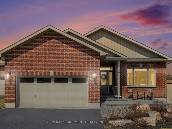 7 Senators Gate Dr, Perth, ON K7H 0B5