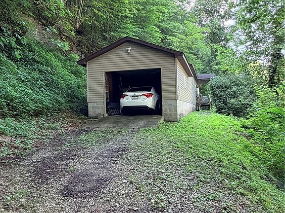 3rd image of 277 Dupont Rd