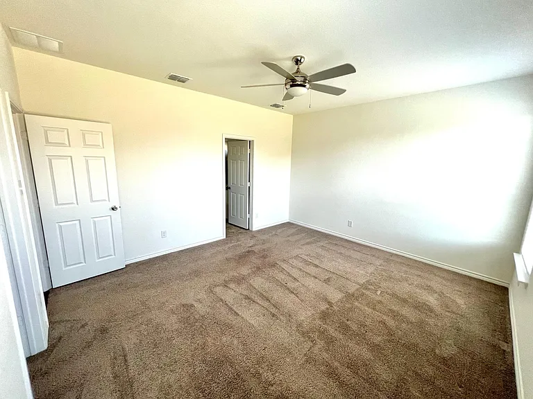 1012 West Dr — Photo 4