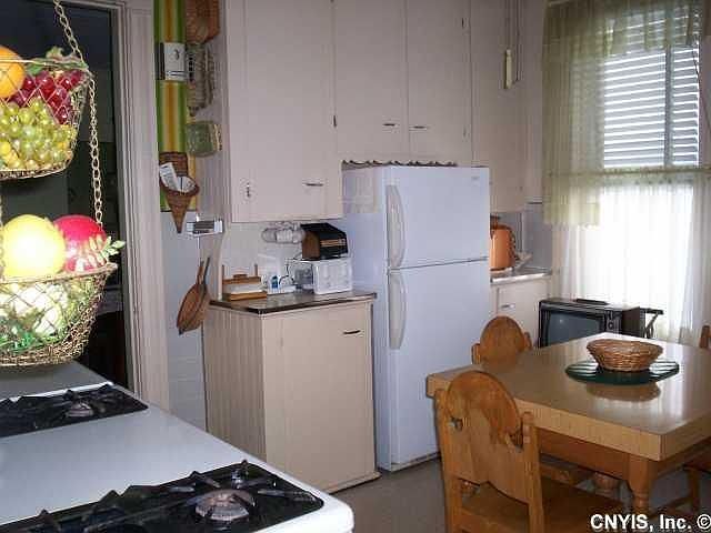 2nd image of 913 Danforth St