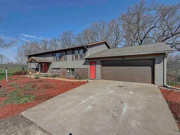 19481 V Ave, Columbus Junction, IA 52738