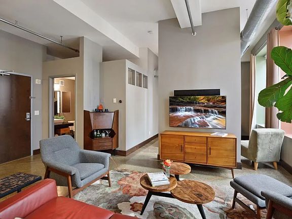 5th image of 350 Saint Peter St Unit 706