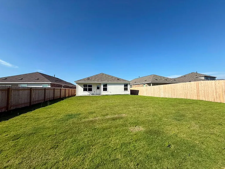 104 Donnington Dr — Photo 39