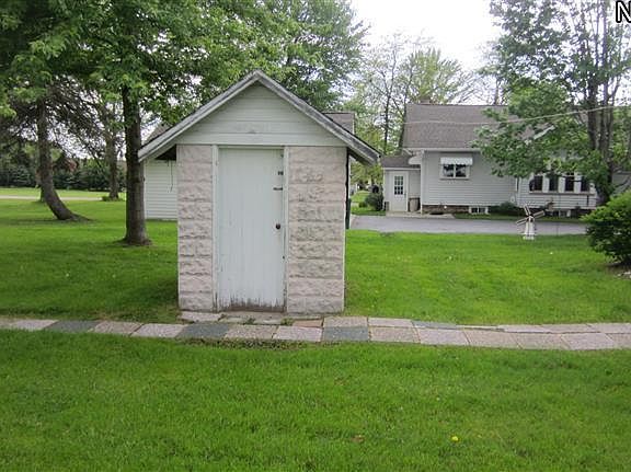 5th image of 161 W Main St
