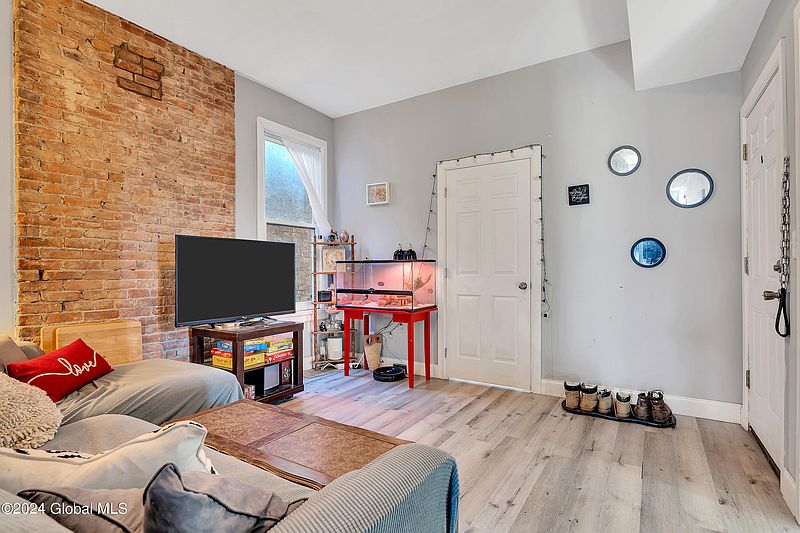 5th image of 521 1st Street