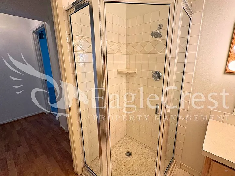 364 Catherine St #M1 — Photo 46