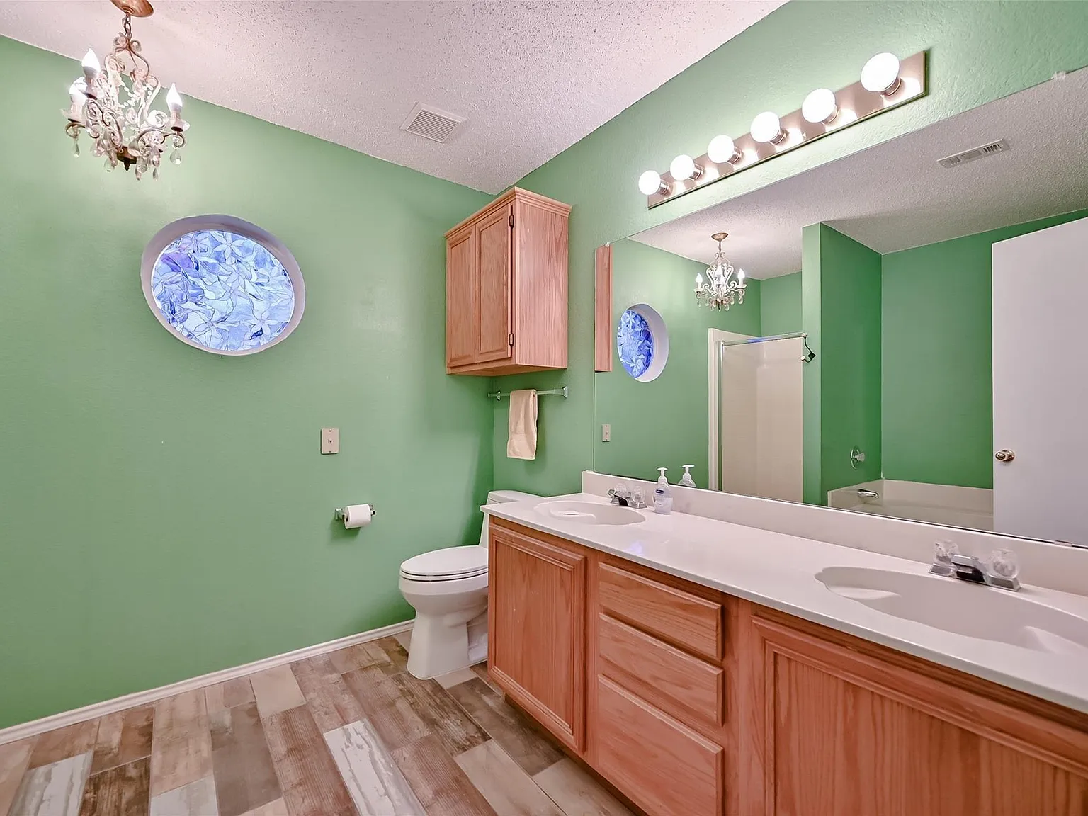 4 bed, 1772 sqft, $2,400 — Photo 3