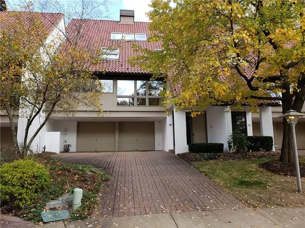 12 Dinell Dr, Pittsburgh, PA 15221
