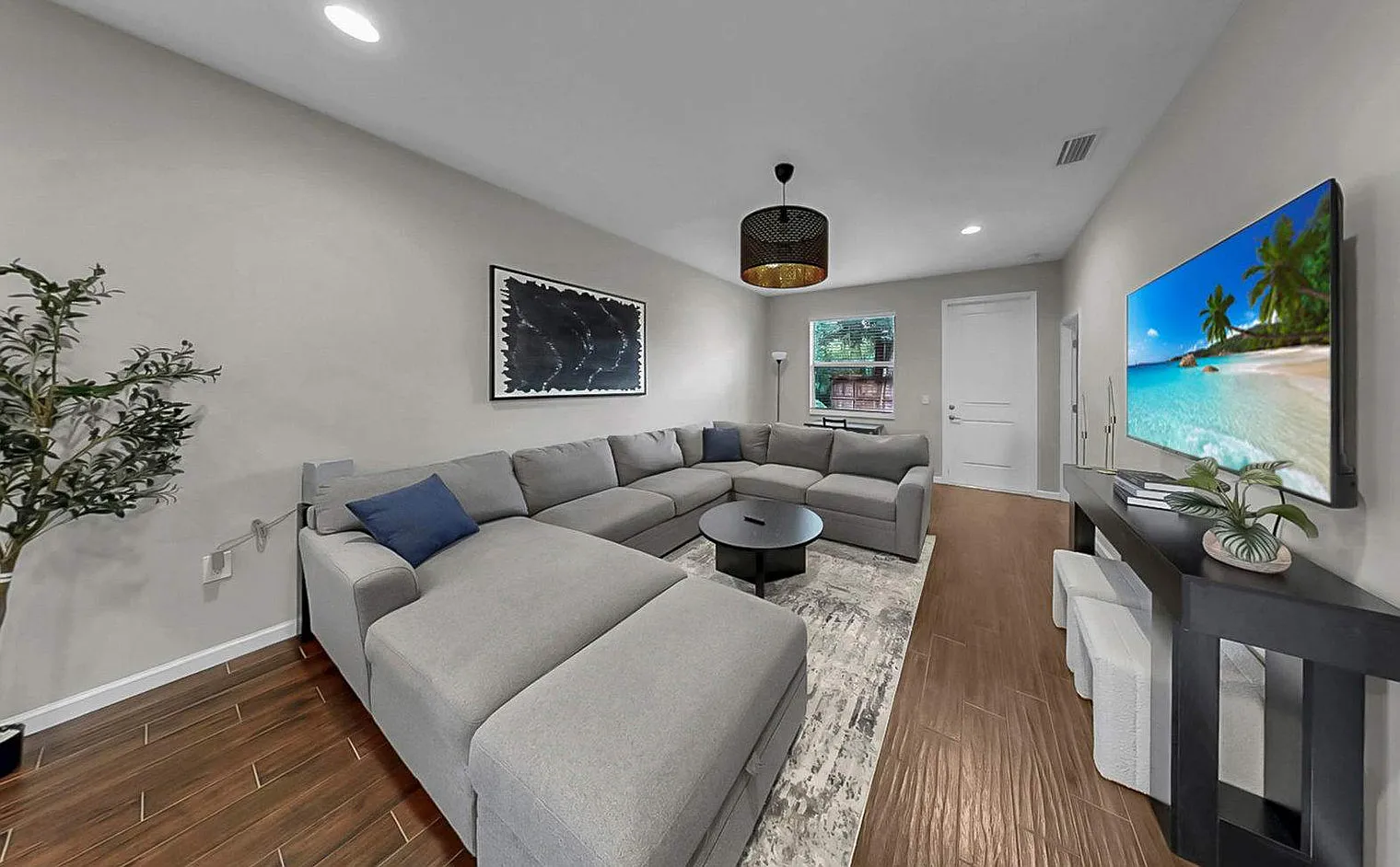 4 bed, 2.0 bath, 1614 sqft, $4,894 — Photo 3
