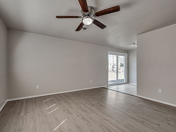 3rd image of 1525 McGregor Dr