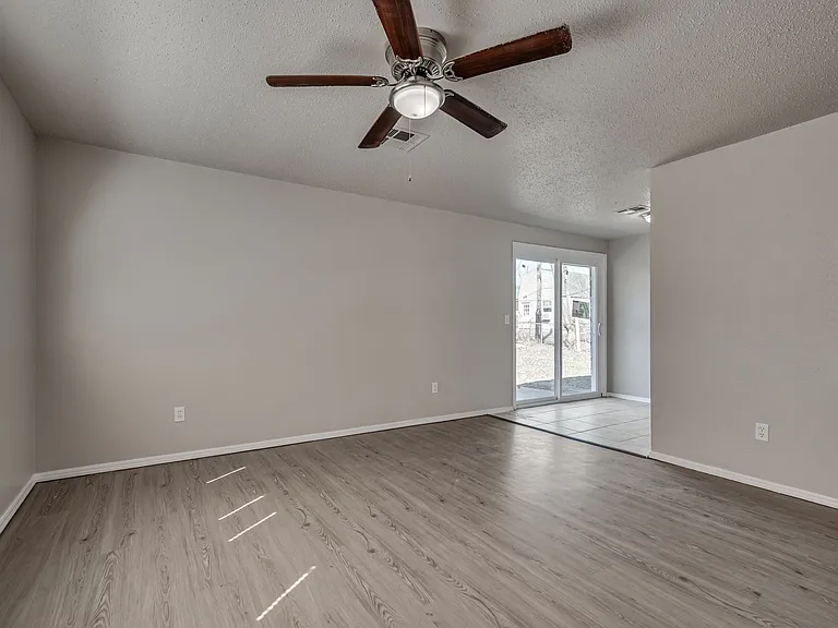 1525 McGregor Dr — Photo 3