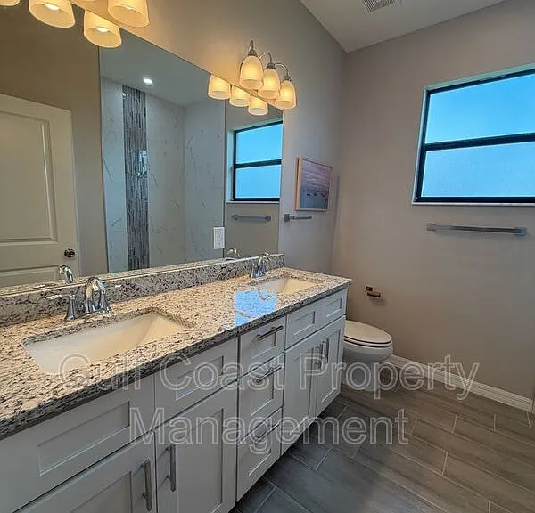 2609 NE 5th Pl — Photo 18