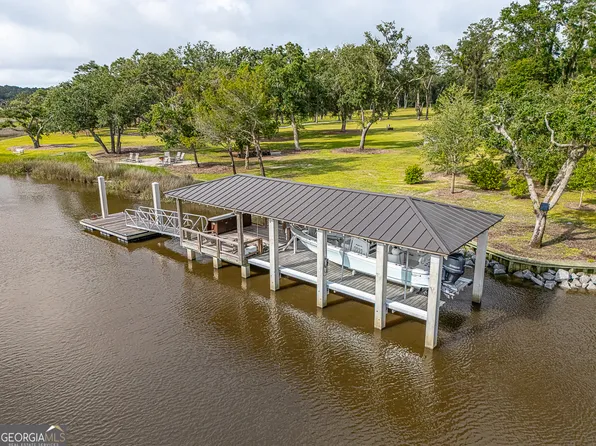 24 Carriage Dr, Saint Simons Island, GA 31522