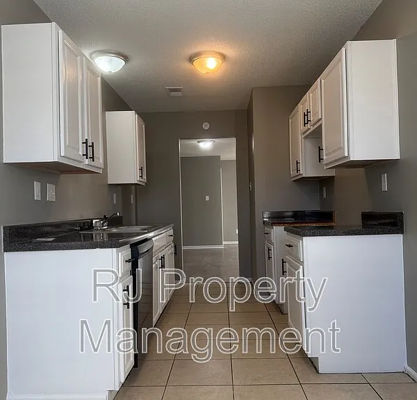 4817 Royal Run Dr — Photo 10