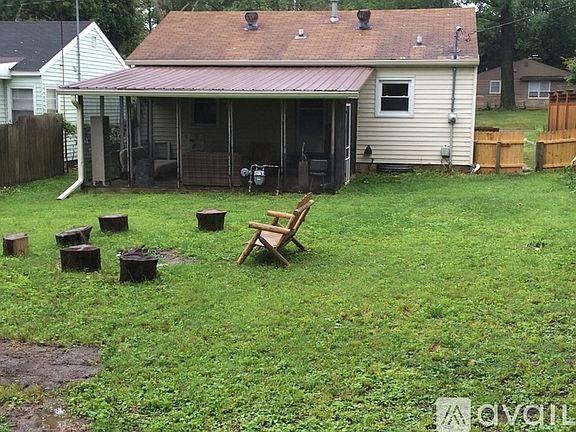 5th image of 1028 E Maxwell Ln