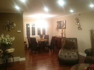 2025 E Wintergreen Ave, Mount Prospect, IL 60056