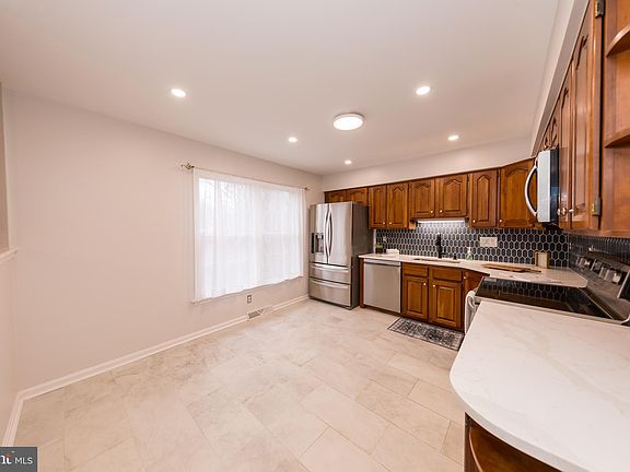 5th image of 119 Oak Moore Ct