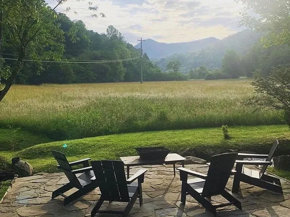 2565 Sweetwater Rd, Robbinsville, NC 28771