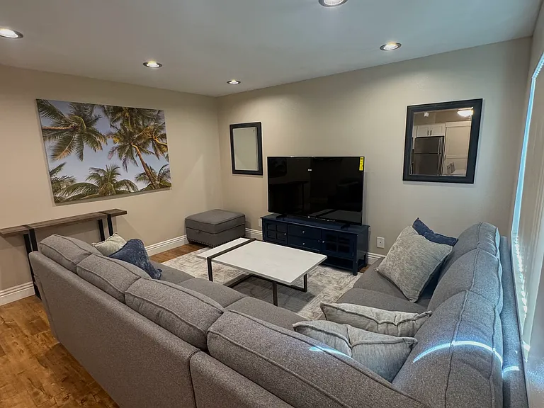 RiverWalk Luxury Living — Photo 7