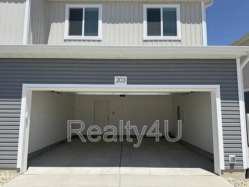 Building Photo - 203 E Arcade Dr #1