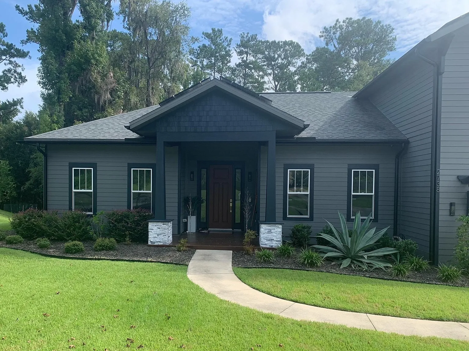 3 bed, 2.5 bath, 2114 sqft, $3,000 — Photo 2