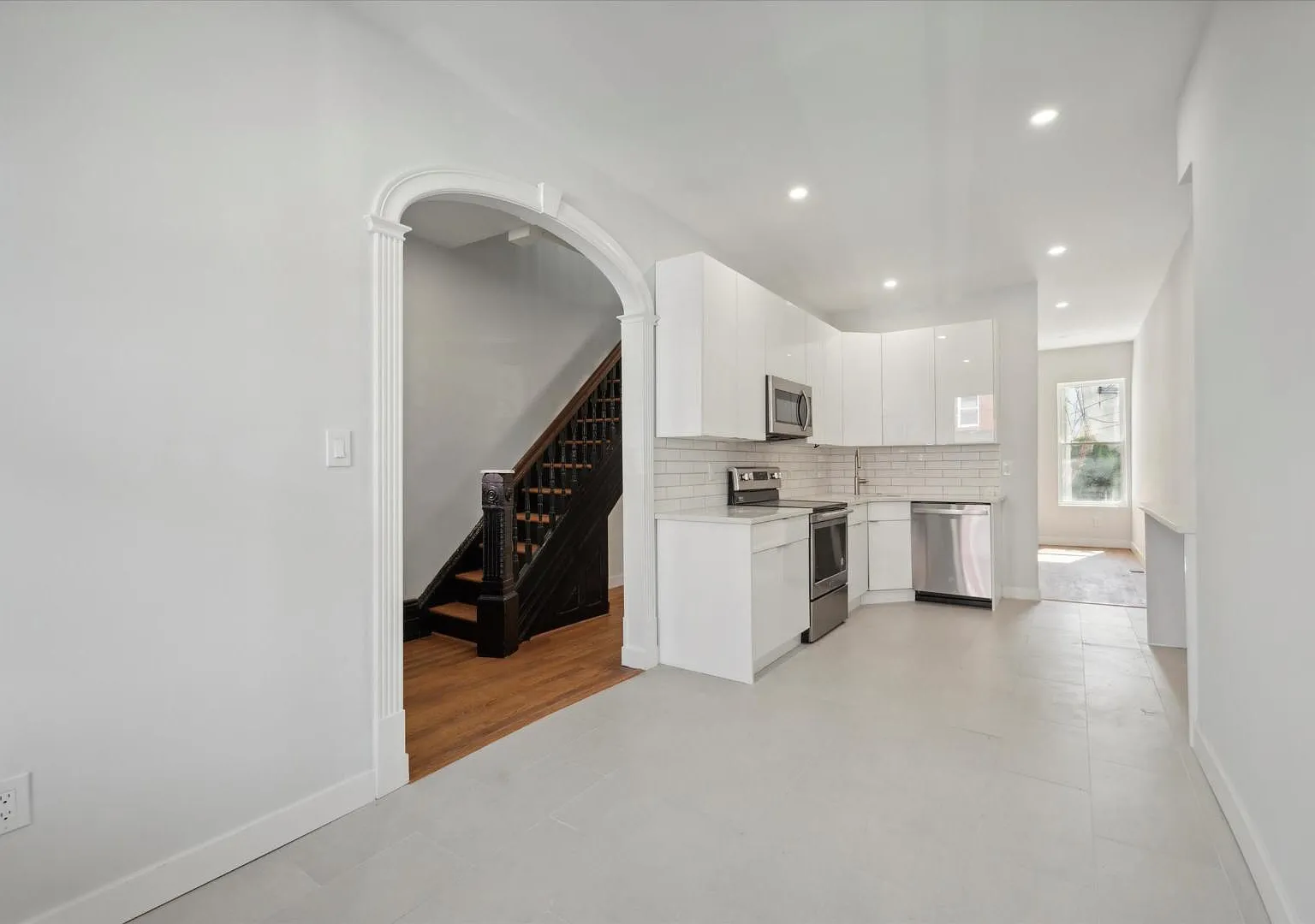 647 N 33rd St - House — Photo 2