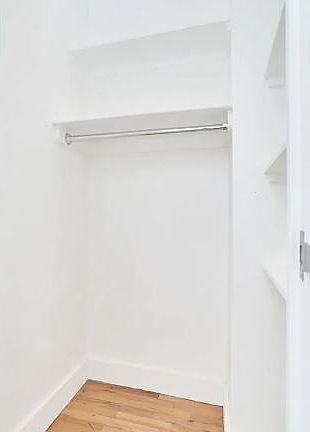 5th image of 213 E 37th St #5B