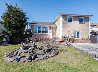 22 Cheshire Rd, Inwood, NY 11096