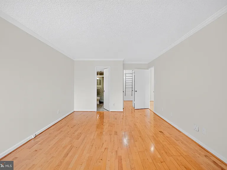 1800 Old Meadow Rd #101 — Photo 40